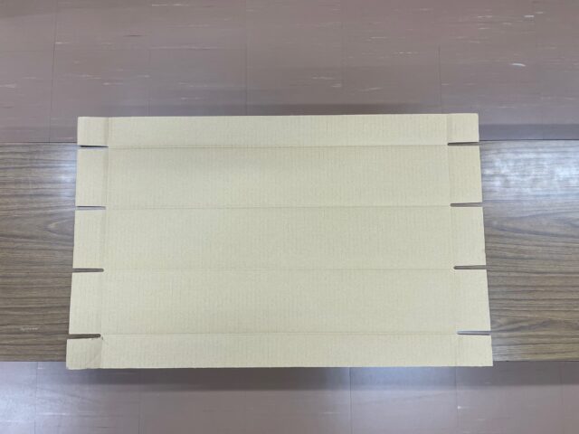 ダンボールの巻き込みケース（天面合わせ）